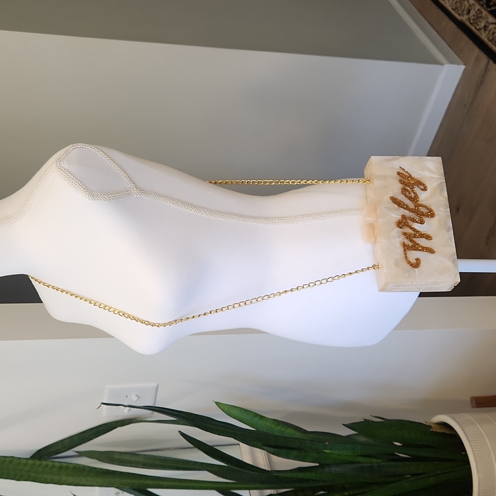 LULU NYC Wifey Acrylic Clutch Purse Gold Chain Strap - Picture 15 of 17